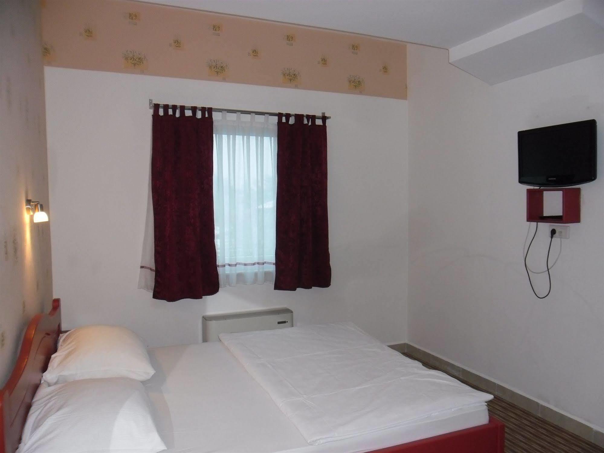 Hotel Bm International ซาราเยโว ภายนอก รูปภาพ